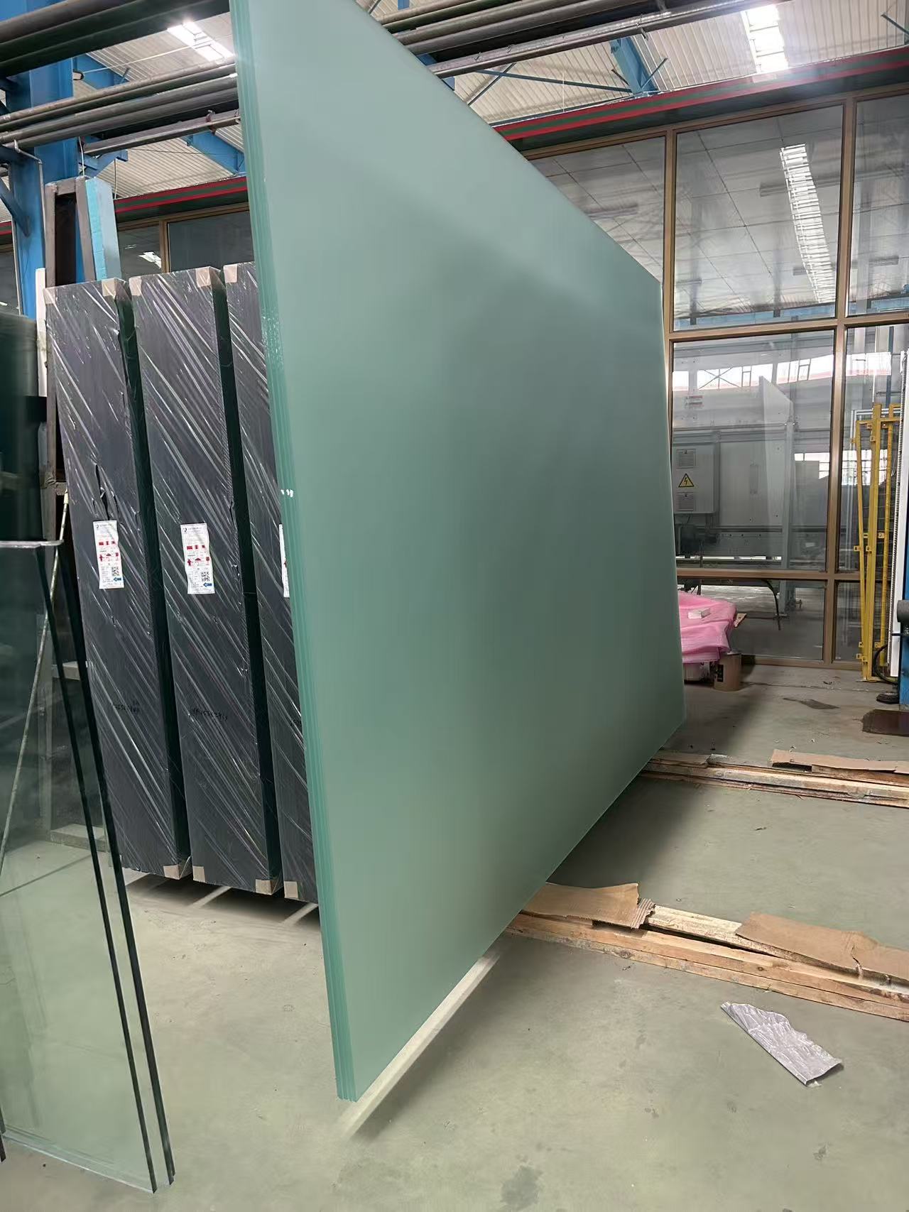 赤峰市彩轴玻璃建筑幕墙玻璃生产基地 - 价格